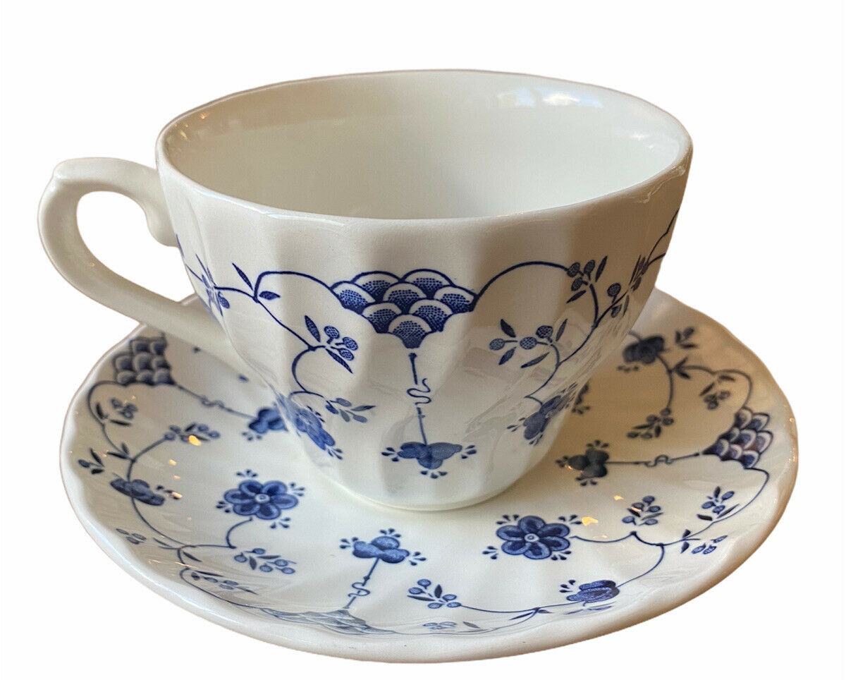 6 Vtg Churchill Finlandia Blue & White Daisies Tea Cups Saucers Made In England